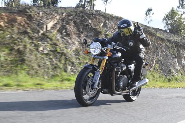 Triumph Thruxton RS Visordown Review 